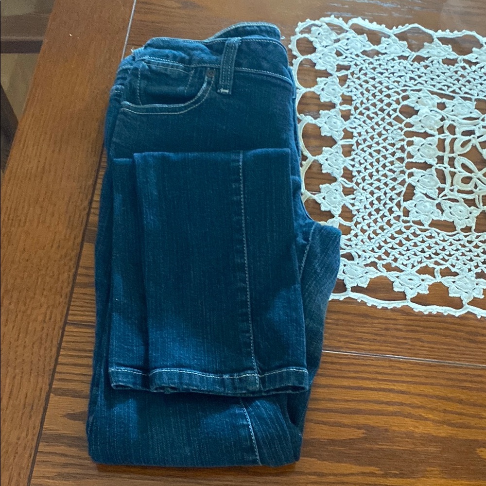 Forever 21 Dark Wash Denim Size 28 waist 31” leg length Good Pre Worn Condition